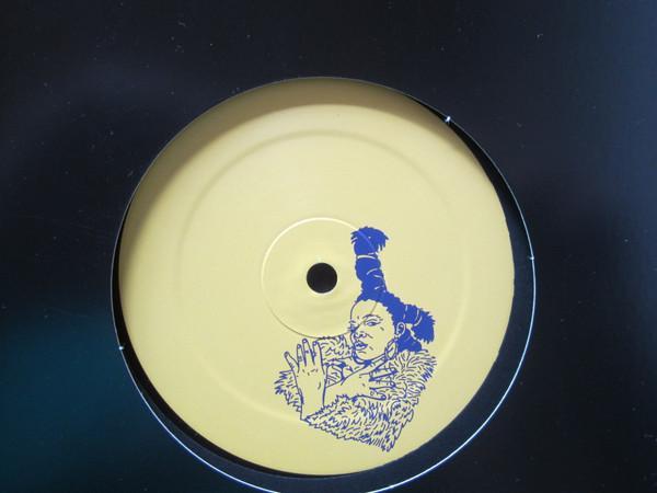 Lila Iké - Coming