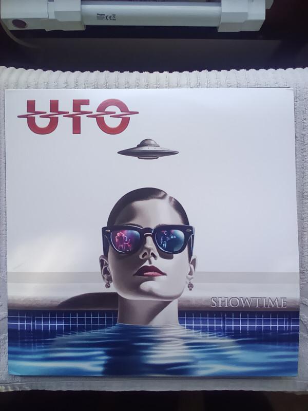 UFO (5) - Showtime